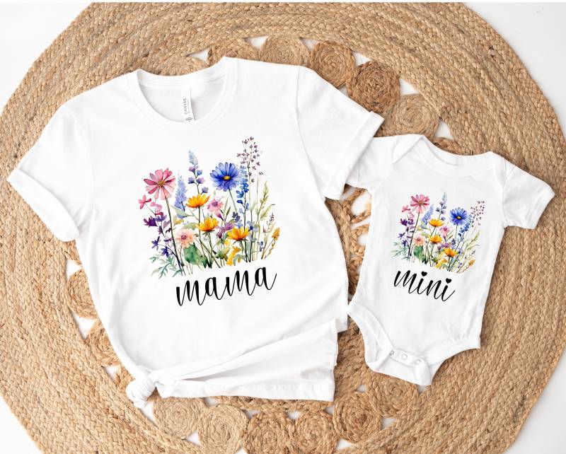 Mama Und Mini Tochter Baby Shirts Body Family-Outfit Partnerlook Basic Matching Outfits Gift Girl Blumen Wildflower Boho von PrettyPrintyLilli