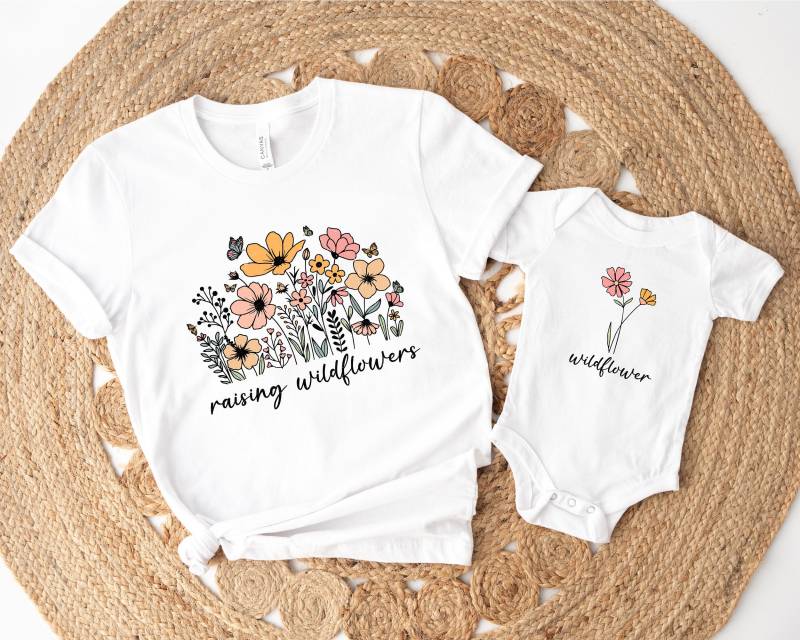 Mama Und Mini Tochter Baby Shirts Body Raising Wildflowers Family-Outfit Partnerlook Basic Matching Outfits Gift Blumen Boho von PrettyPrintyLilli