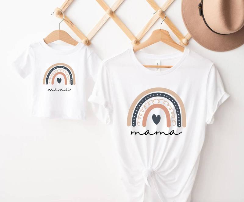 Mama Und Mini Tochter Baby Shirts Mutter Body Family-Outfit Partnerlook Basic Matching Outfits Gift Girl Regenbogen von PrettyPrintyLilli