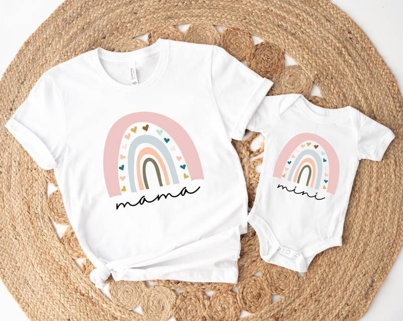 Mama Und Mini Tochter Baby Shirts Mutter Body Family-Outfit Partnerlook Basic Matching Outfits Gift Girl Regenbogen von PrettyPrintyLilli