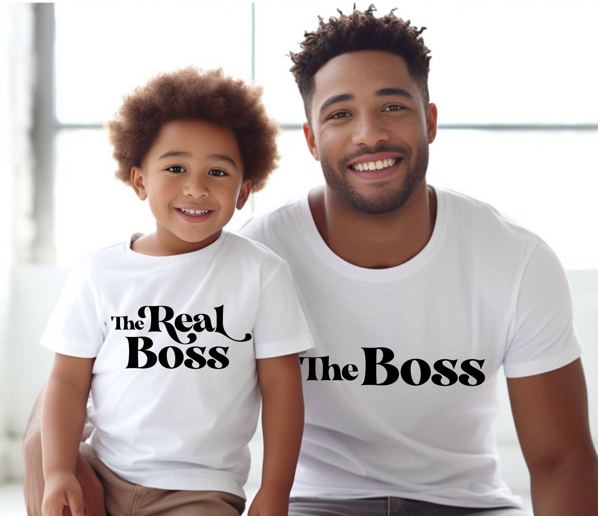 Papa Und Mini Shirts Matching Outfits Vater Sohn Tochter Geschenk Dad & Son Daughter Baby Body Partnerlook Basic The Real Boss von PrettyPrintyLilli