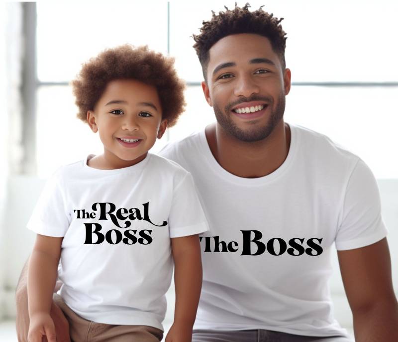 Papa Und Mini Shirts Matching Outfits Vater Sohn Tochter Geschenk Dad & Son Daughter Baby Body Partnerlook Basic The Real Boss von PrettyPrintyLilli