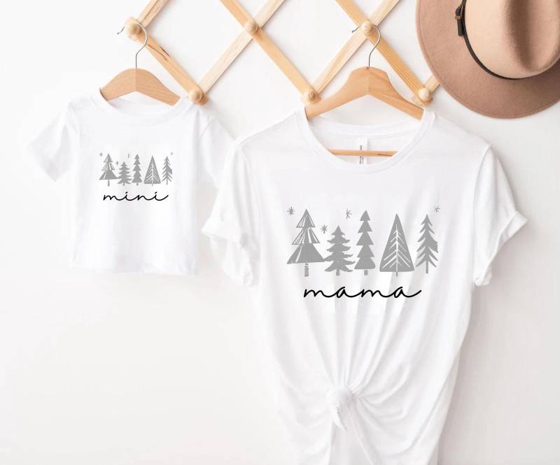 Weihnachten Mama Und Mini Tochter Baby T-Shirts Mom & Daughter Body Süßes Family-Outfit Partnerlook Christmas Tannenbaum Boho von PrettyPrintyLilli