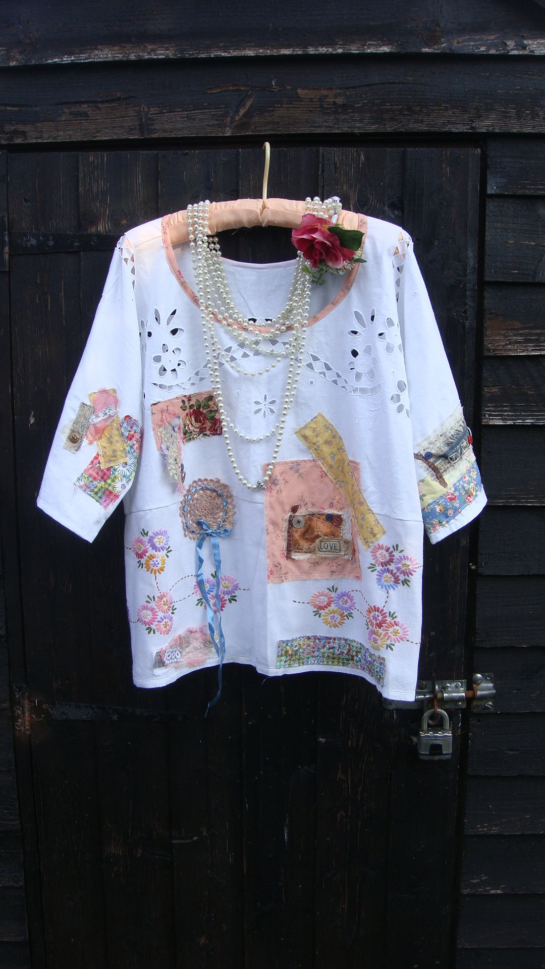 Junk Journal X Boxy Weiß Baumwolle Rayon Bestickt Tragbare Kunst Patchwork Slouchy Überwurf Tunika Top Größe L Junk Journal X Boxy Weiß Baumwolle Rayon Bestickt Tragbare Kunst Patchwork Slouchy Überwurf Tunika Top Größe L von PrettyUnusuall