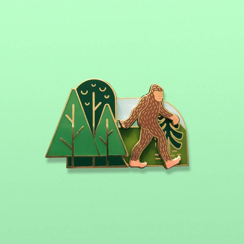 Sasquatch Sliding Enamel Pin von PrettyUsefulCo