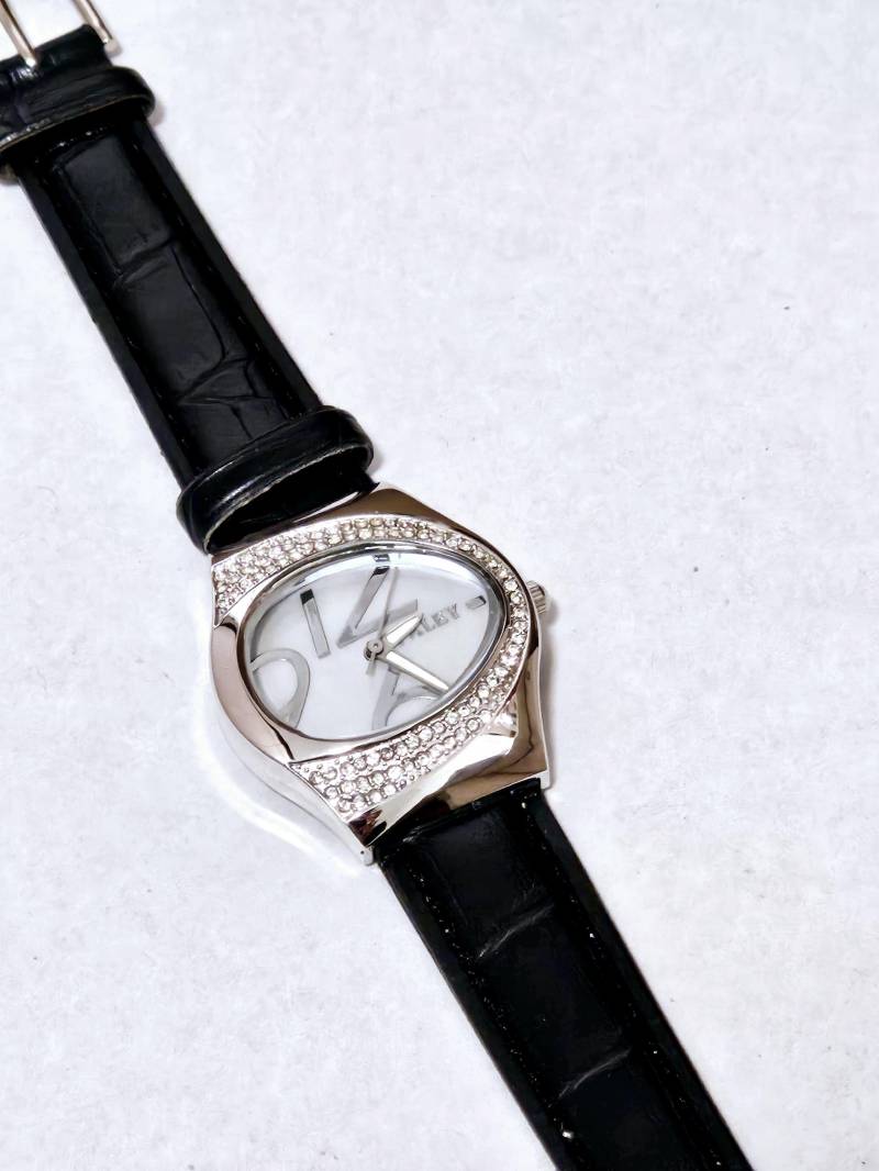 Frauen Mode Quarz Edelstahl Uhr Schwarz Farbe von PrettyWomenDesign