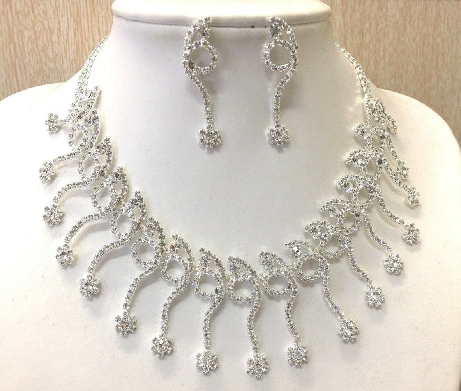 Hochzeit Party Imitation Diamant Halskette Und Ohrringe in Silber Farbe Set Mit Glänzenden Strasssteinen von PrettyWomenDesign
