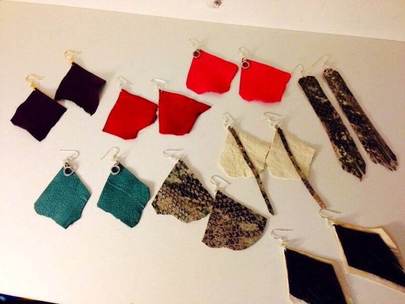 Leder Ohrringe Mit Silber Haken | Fächerförmig von PrettyhawkeDesign