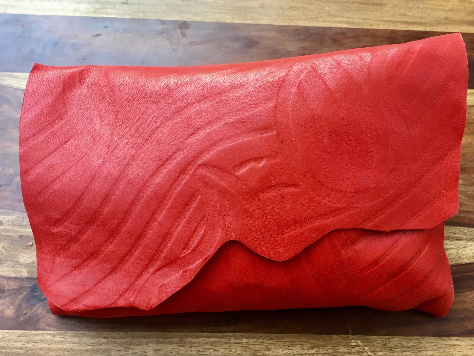 Rote Lederhandtasche Mit Magnetverschluss | Clutch, Geldbörse, Strukturiert, Lässig, Elegant von PrettyhawkeDesign