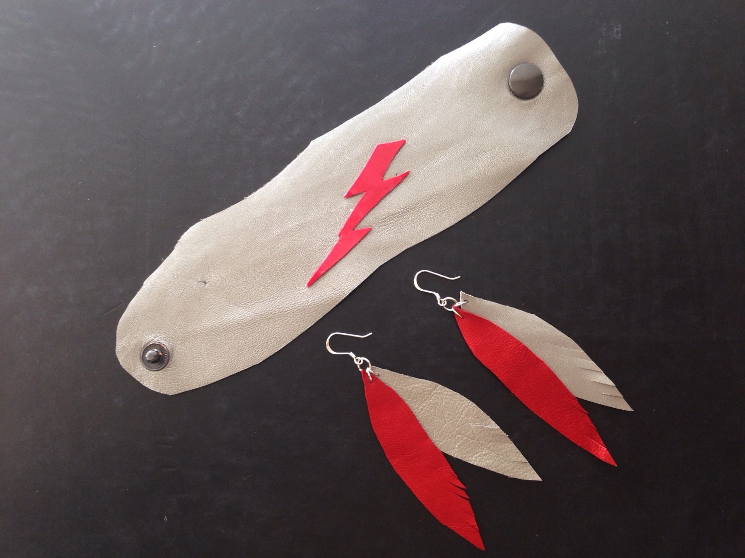 Wonder Girl Blitz Lederarmband von PrettyhawkeDesign