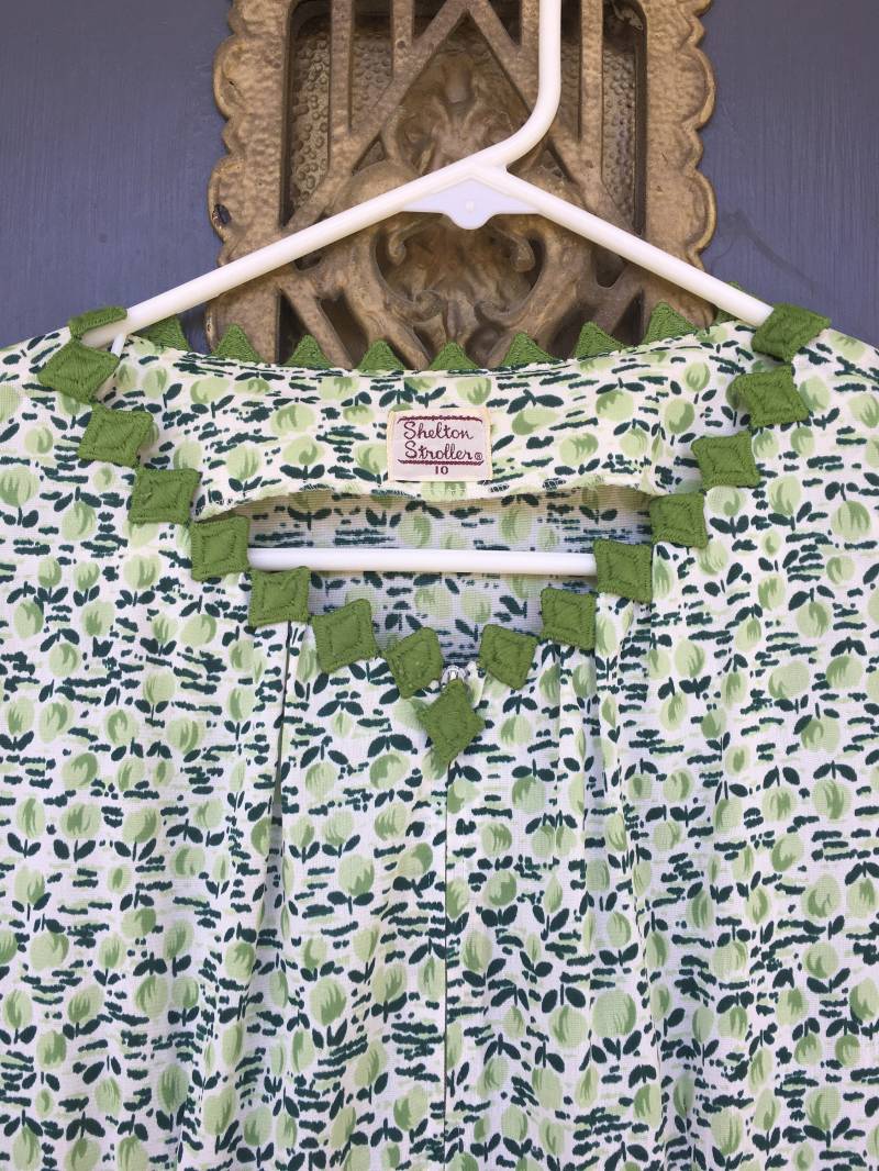 Vintage 50S Shelton Stroller Nylon Jersey Dress Metal Zipper Front Apple Pattern Pockets Size 10 von PrettyinPDX