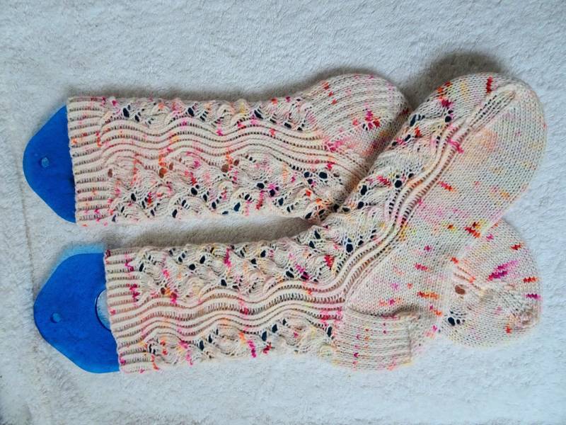 Hübsche Rosa Spitze Damensocken von PrettyknitsByPauline