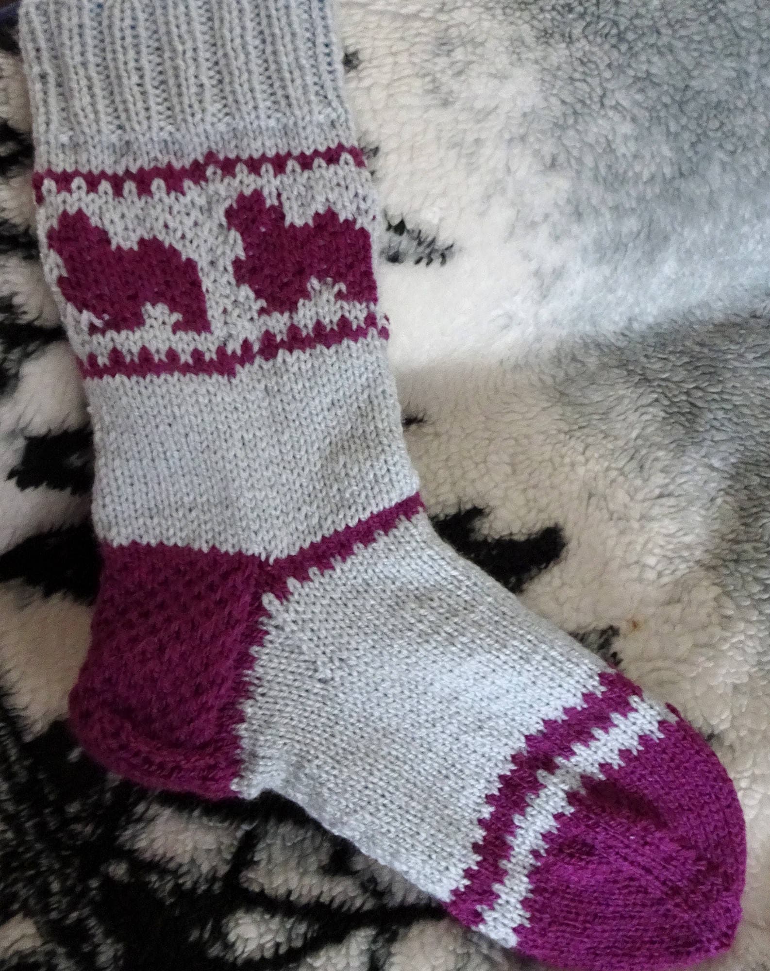 Kleiner Hund Grobstrick Socken Kleiner Hund Grobstrick Socken von PrettyknitsByPauline