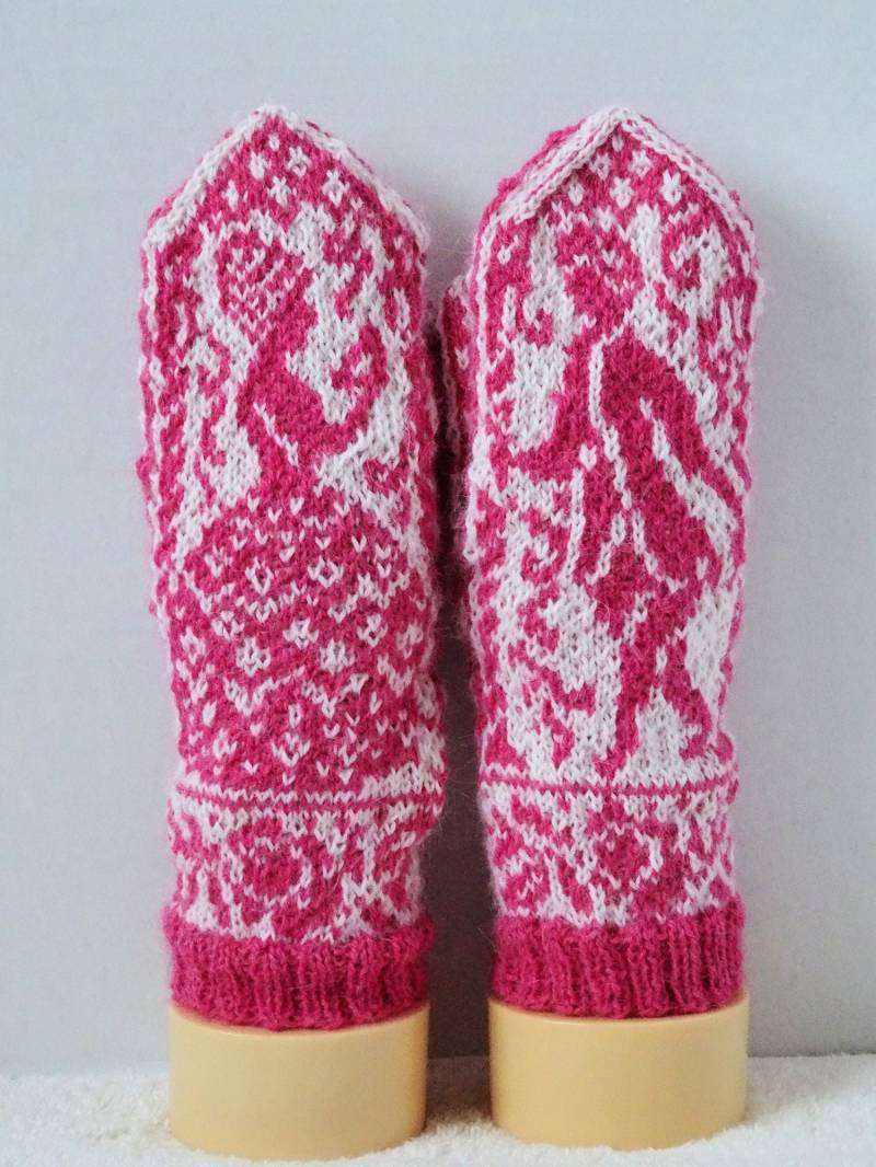 Ladies "Liebhaber Stelldichein' Handschuhe in Cerise Und Weiß von PrettyknitsByPauline