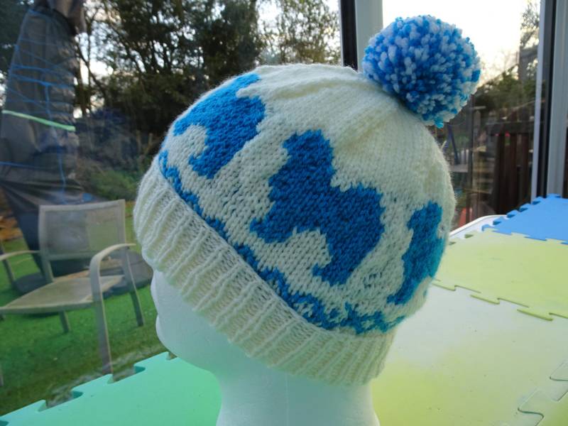 Unisex Bommelmütze Mit Chow Hundemotiv von PrettyknitsByPauline