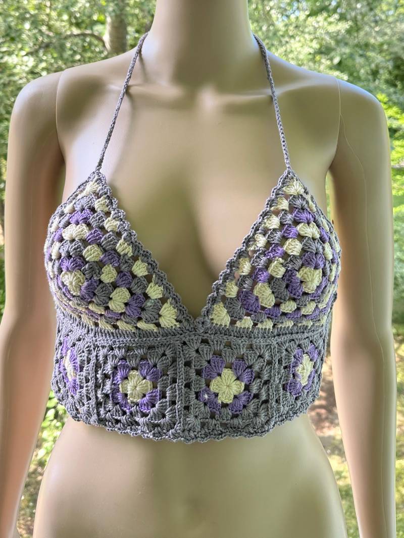 Größe S/M Handgefertigtes Häkeltop/Im Grandma Square Strandtop Urlaubstop Sommertop Bustier Mit V-Ausschnitt Crochet Top von Prettyquicklyy