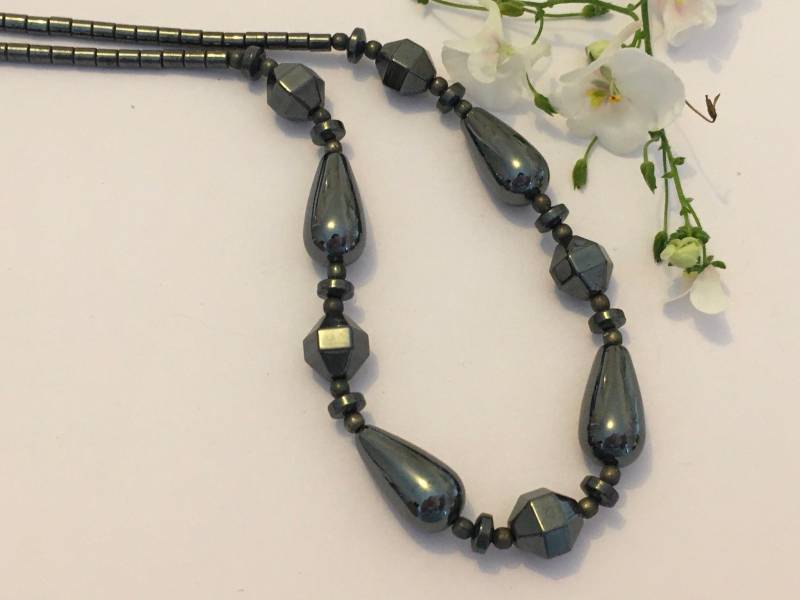 Elegante Vintage Hämatit Halskette Und Ohrringe Set C "1980 Handarbeit von Prettyvintagebeads