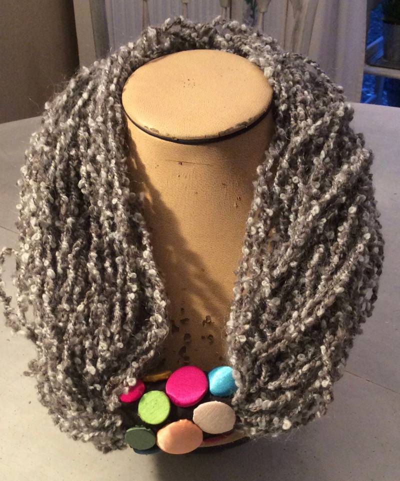 Wärmeren Halstuch Halskette-Handgemacht Aus Reiner Wolle, Angereichert Mit Seide Bespannten Tasten-Vintage-Clip von PreziositaDiLane