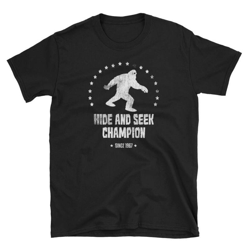 Sasquatch Shirt, Bigfoot Geschenk, Yeti Camping Wandern Berg Verstecken Und Suchen Champion Sasquatch Shirt, Bigfoot Geschenk, Yeti Camping Wandern Berg Verstecken Und Suchen Champion von Pricity