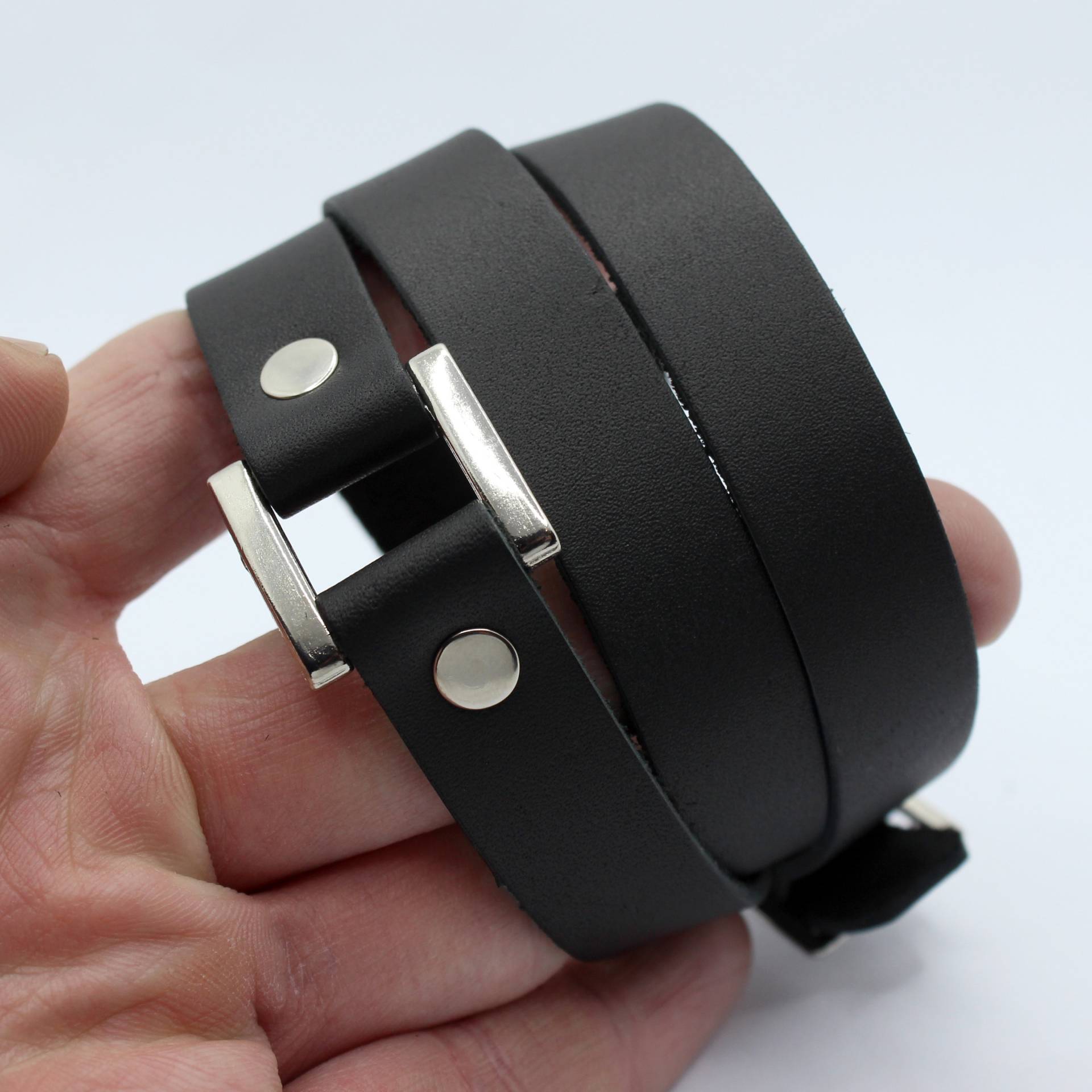 Longjet - Handgefertigtes Schwarzes Wickelarmband Aus Leder Verstellbares Mehrsträngiges Longjet - Handgefertigtes Schwarzes Wickelarmband Aus Leder Verstellbares Mehrsträngiges von PrideAndBright