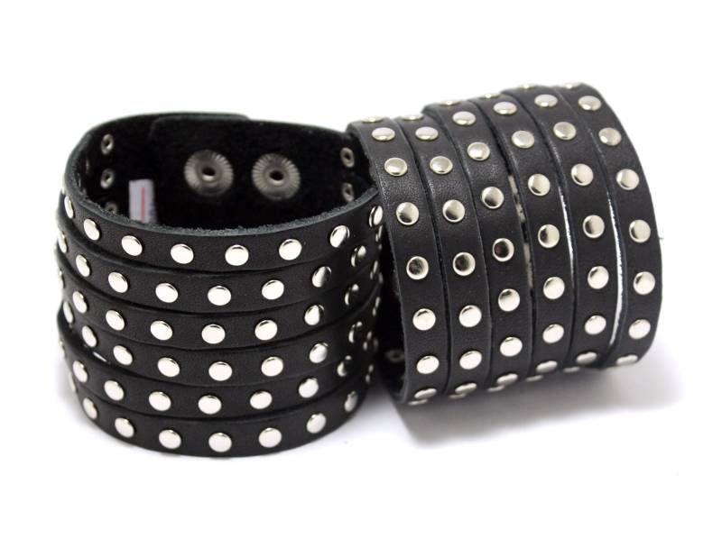 Set Zwei Pack Nieten Frauen Leder Manschette Armbänder Mit Schnellen Knöpfen Verschluss 5 cm Breit Schwarz Oder Braun Farbe | Antike Hardware von PrideAndBright