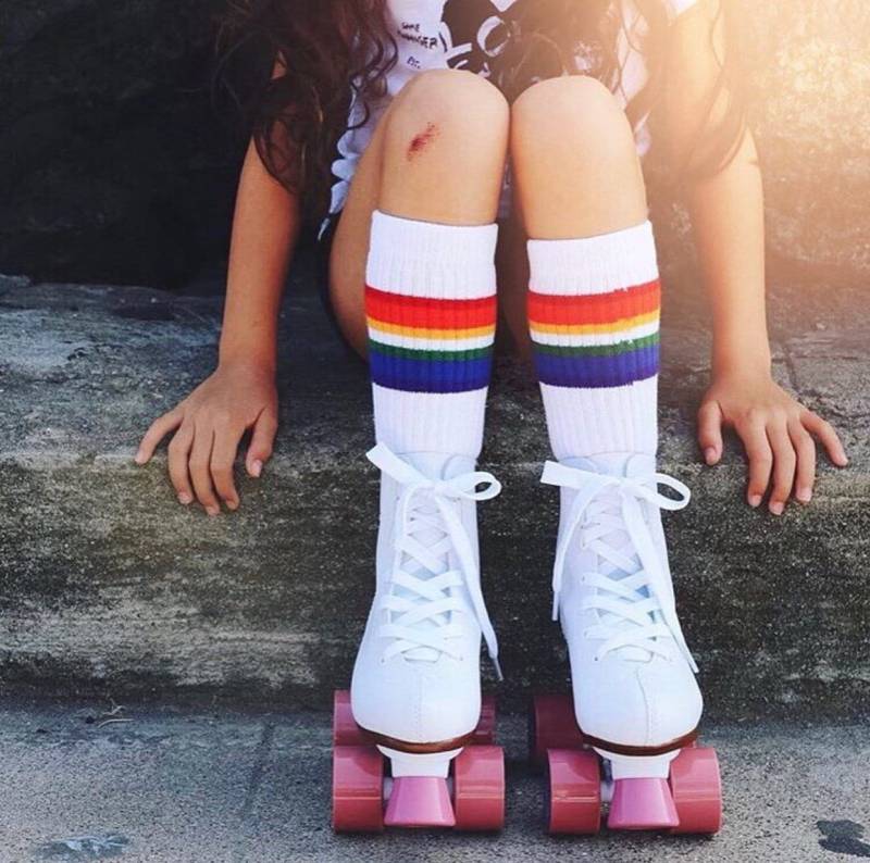 Kinder Retro Regenbogen Tube Socken | Skate Regenbogensocken Pride von PrideSocks