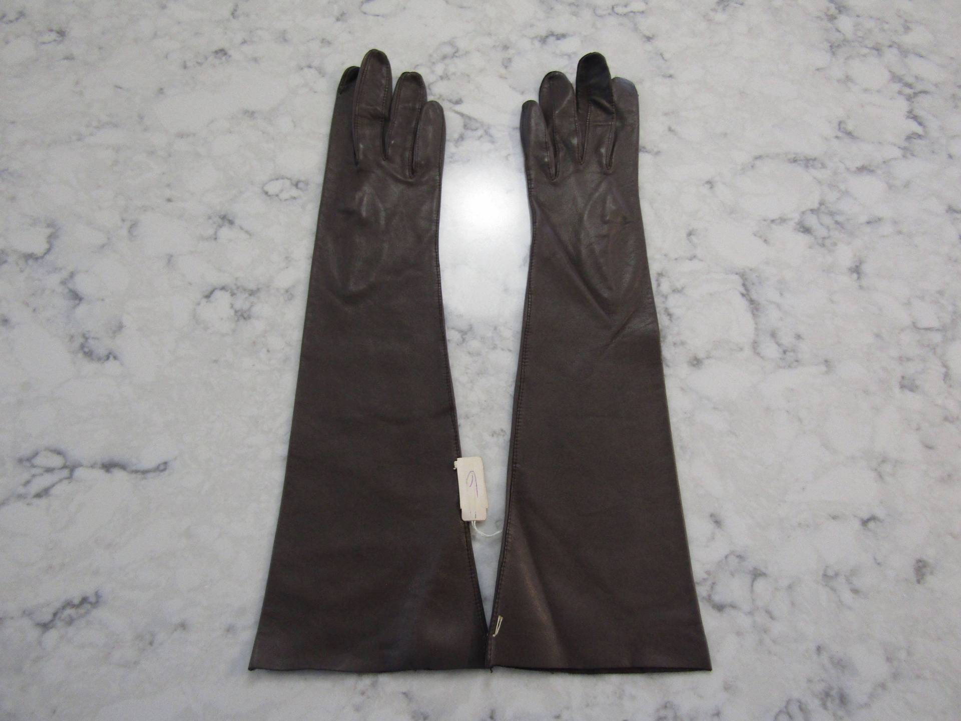 Vintage Nos Neue Ungetragene Nwt's Braune Kid Lederhandschuhe - 15 "Ellbogenlänge Größe 7 Handschuh Auktion # Bw 86-1217 6666 Vintage Nos Neue Ungetragene Nwt's Braune Kid Lederhandschuhe - 15 "Ellbogenlänge Größe 7 Handschuh Auktion # Bw 86-1217 6666 von PrimaMona