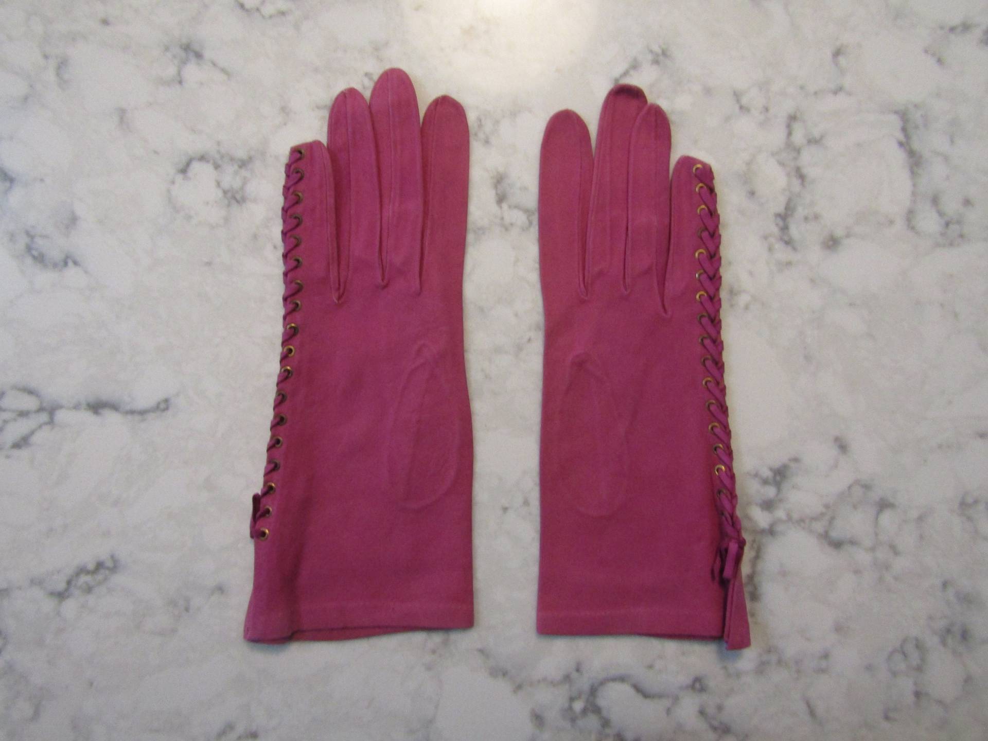 Vintage Violett Lila Kid Wildleder Handschuhe-24 cm Armband LängeGröße 7Glove Auction # 6760821 von PrimaMona