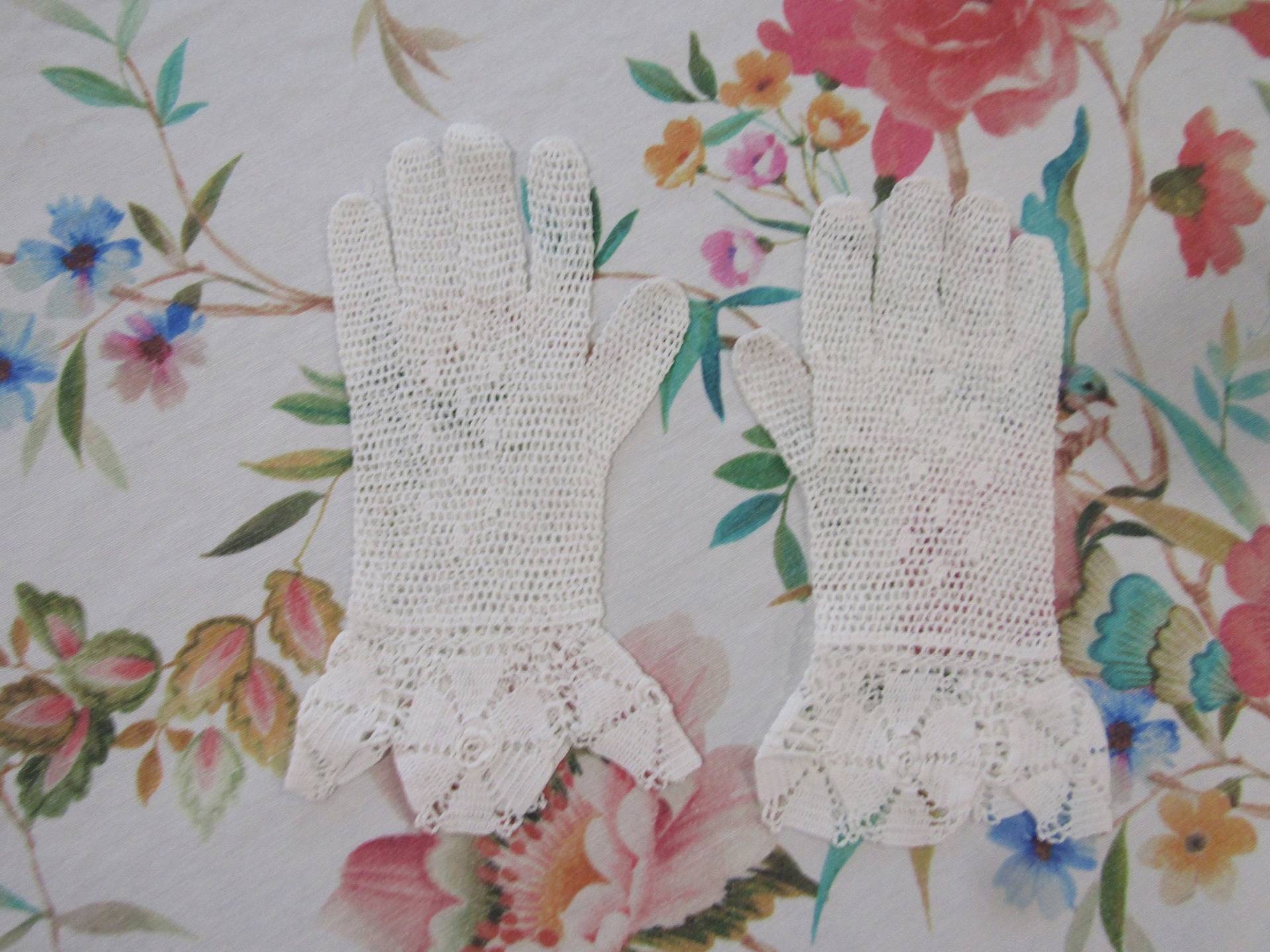 Vintage Weiße Baumwolle Hand Gehäkelte 8, 5 "Handschuhe Mit Fancy Manschetten -Größe S - 5 1/266 1/2 Glove Auction #bw # 17102196666 Vintage Weiße Baumwolle Hand Gehäkelte 8, 5 "Handschuhe Mit Fancy Manschetten -Größe S - 5 1/266 1/2 Glove Auction #bw # 17102196666 von PrimaMona