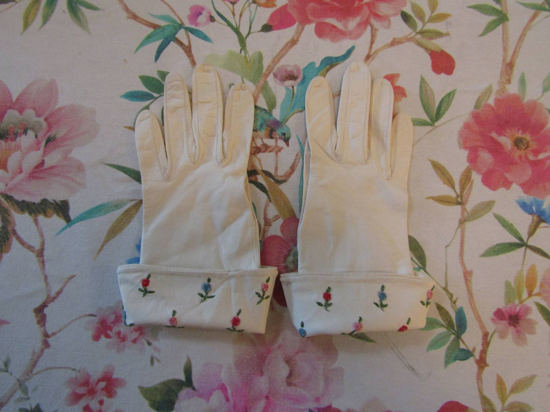 Vintage Weiße Kinder Lederhandschuhe Mit Optionalen Bestickten Wendemanschetten-9.5" ArmbandlängeGröße 6 1/2 Auktion #14310522 von PrimaMona