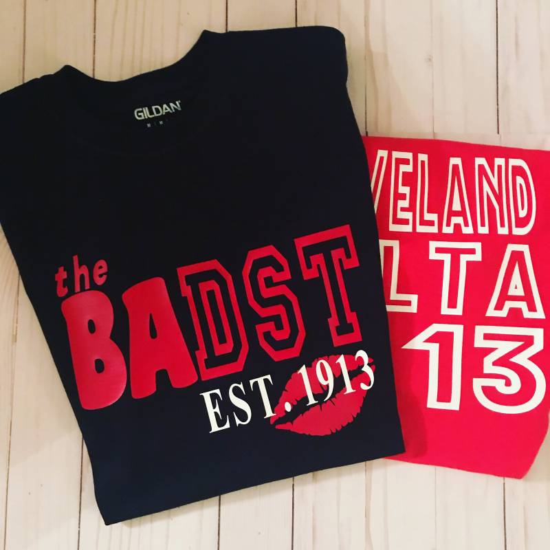 Delta-Sigma-Theta/The Badst Stadt-Delta-Shirt 1913 Delta-Sigma-Theta/The Badst Stadt-Delta-Shirt 1913 von PrimandProperlyChic