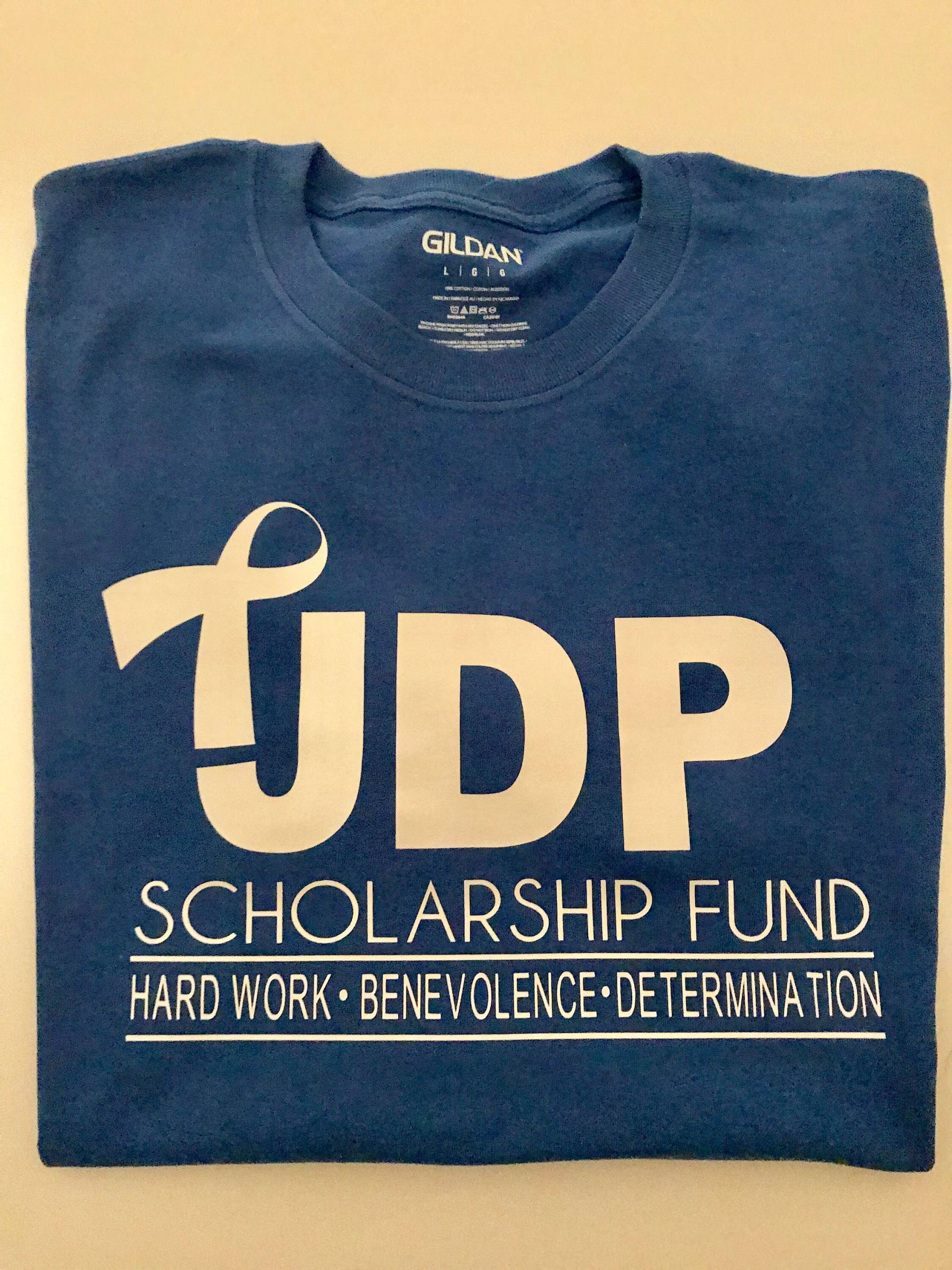 Jdp Stipendien Fund T-Shirt Darmkrebs Bewusstsein Jdp Stipendien Fund T-Shirt Darmkrebs Bewusstsein von PrimandProperlyChic