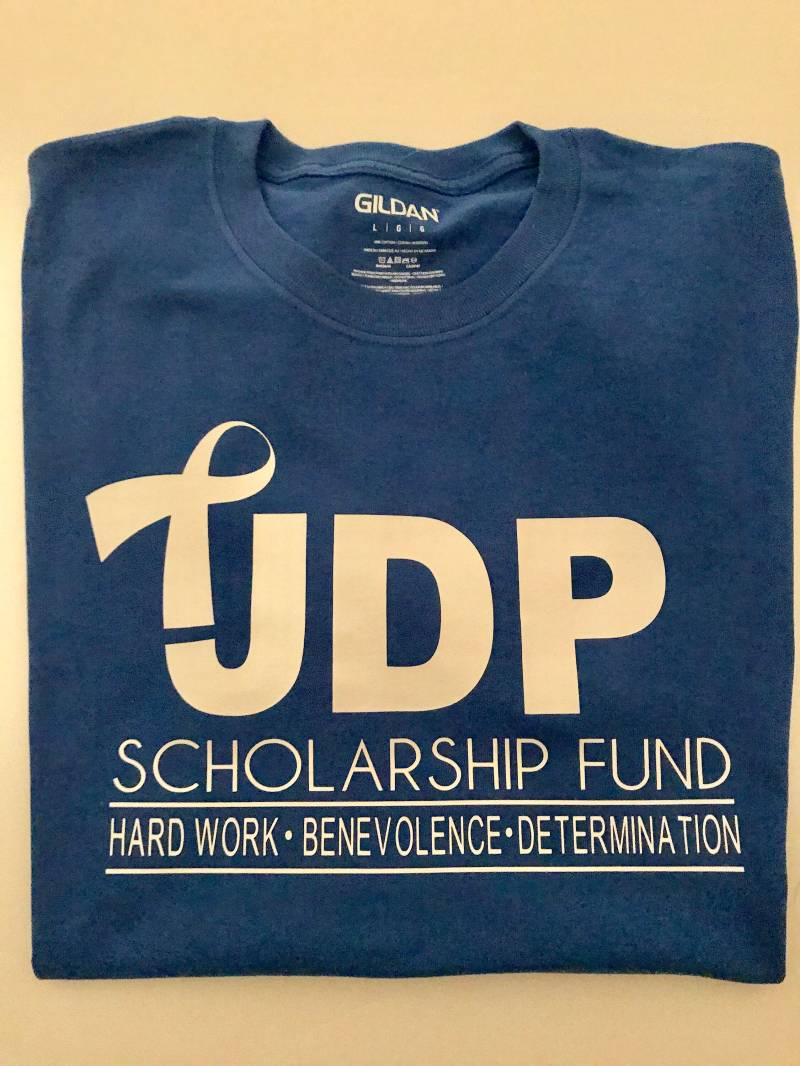 Jdp Stipendien Fund T-Shirt Darmkrebs Bewusstsein Jdp Stipendien Fund T-Shirt Darmkrebs Bewusstsein von PrimandProperlyChic