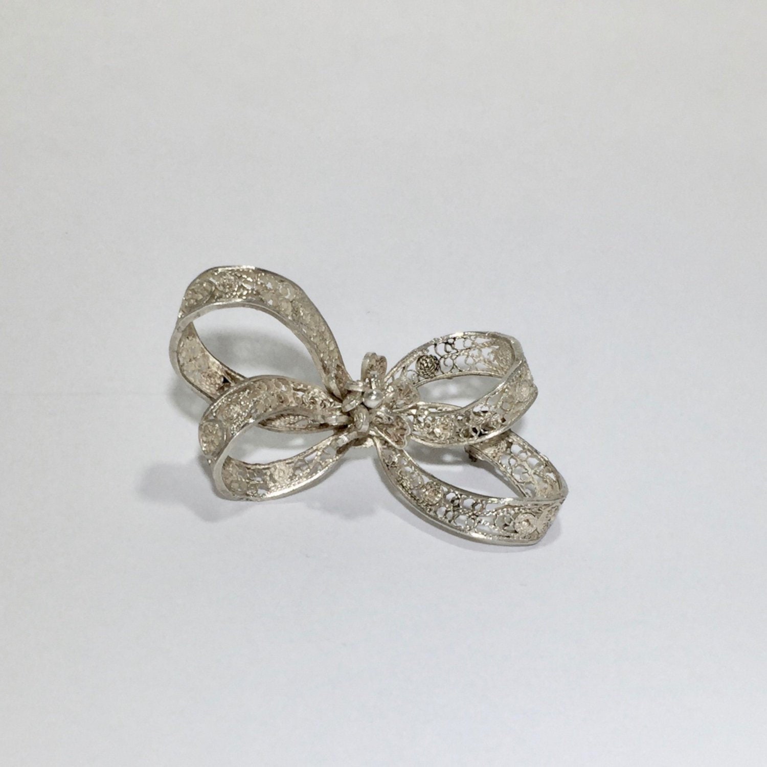 Filigrane Sterling Silber Schleifen Brosche, Zierlich, Vintage, Geschenk Für Sie, Hochzeitstag Filigrane Sterling Silber Schleifen Brosche, Zierlich, Vintage, Geschenk Für Sie, Hochzeitstag von PrimaveraTrading