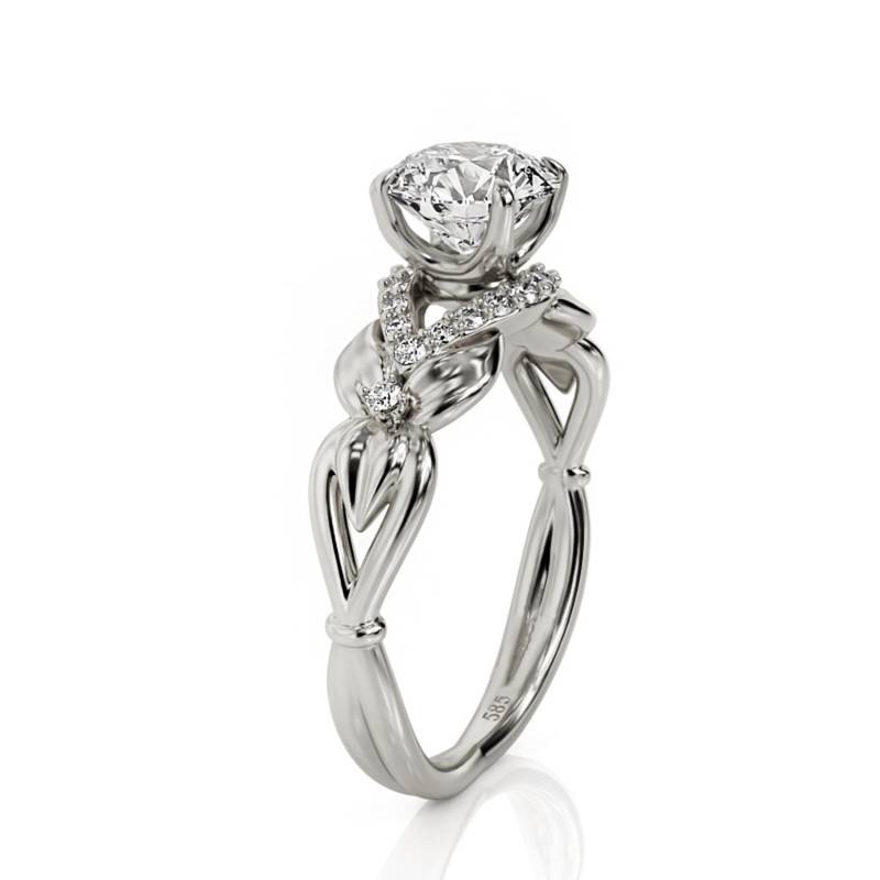 14K Blattgold Moissanit Verlobungsring Handgemachtes Blumenmuster von PrimeElement