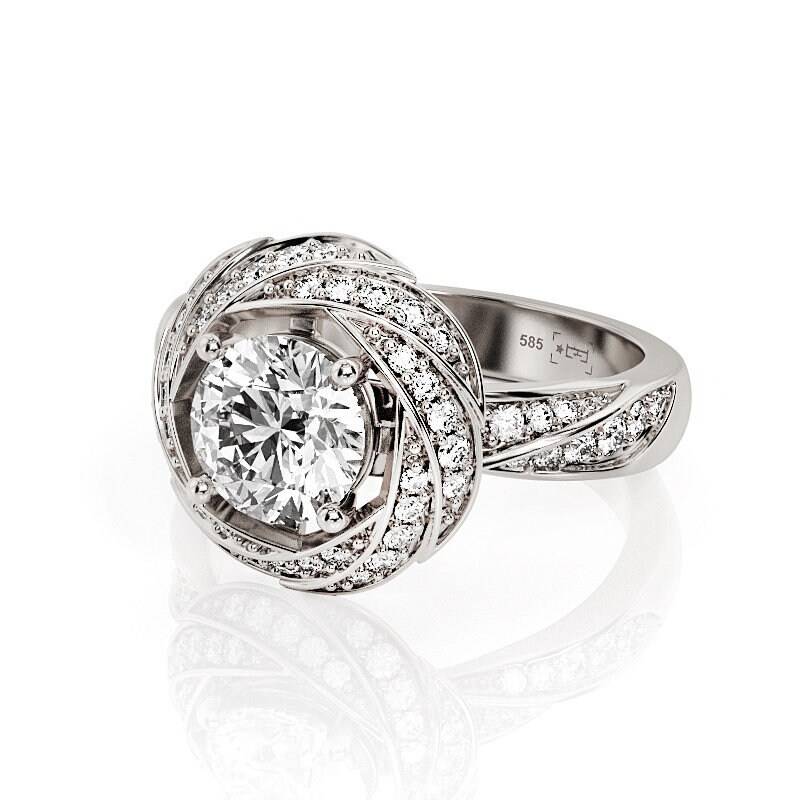 Handgemachter 14K Weißgold Moissanite Cluster Mobius Verlobungsring von PrimeElement