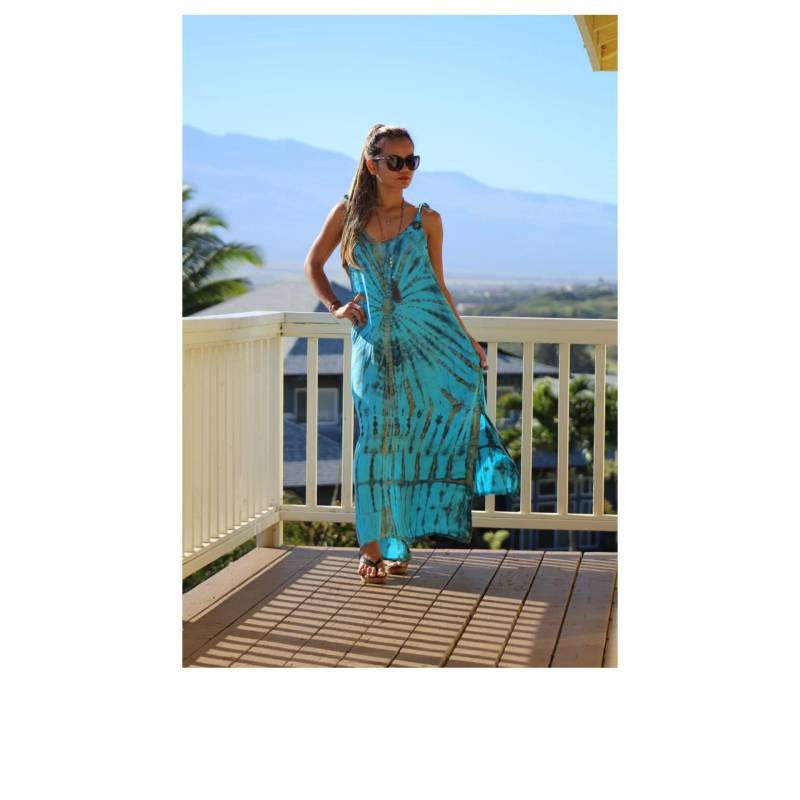 Langes Boho Maxi Tie Dye Kleid Mit Taschen Und Verstellbarer Schulterschnur von PrimitiveVibesHawaii