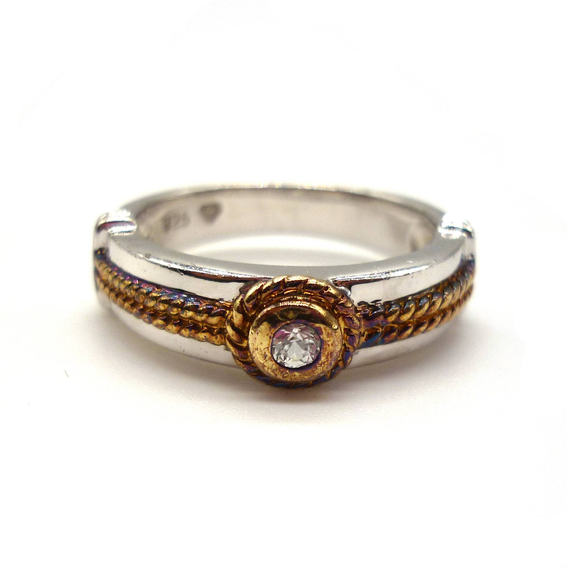 Dicke Silber Band Mit Gold Getönt Detaillierung, Gebänderte Schultern Und Solitär Diamant in Größe 6, 75 Dicke Silber Band Mit Gold Getönt Detaillierung, Gebänderte Schultern Und Solitär Diamant in Größe 6, 75 von PrimroseFeather