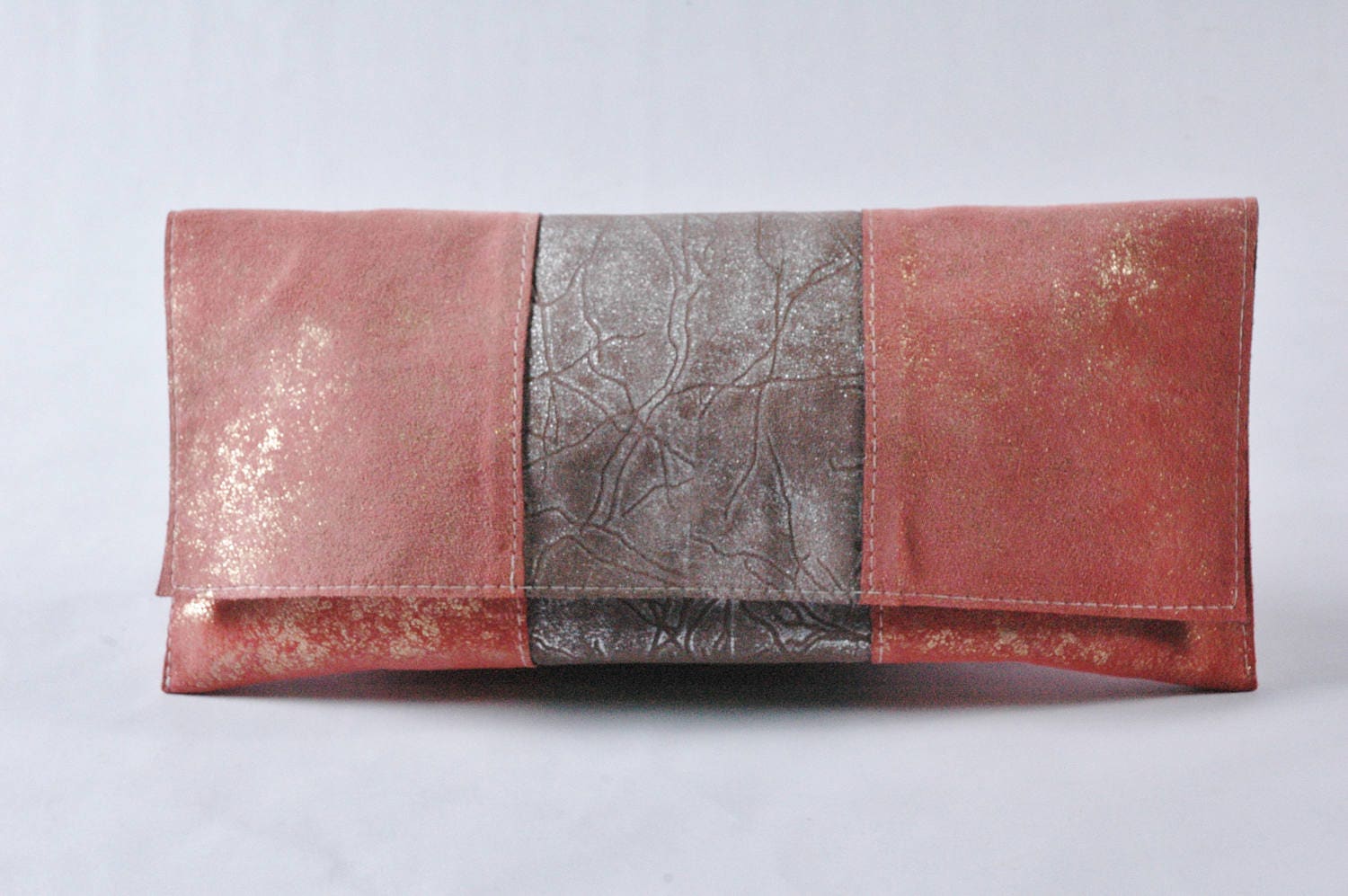 Clutch-Handtasche in Harmonie/Beige Und Pfirsich Clutch-Handtasche in Harmonie/Beige Und Pfirsich von PrimroseHandbags