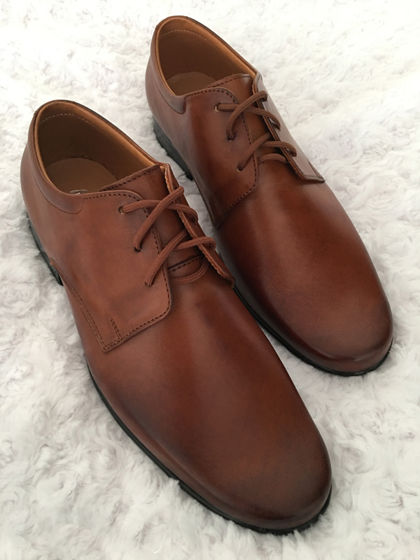 Elegante Lederschuhe in Braun von Princess Moda