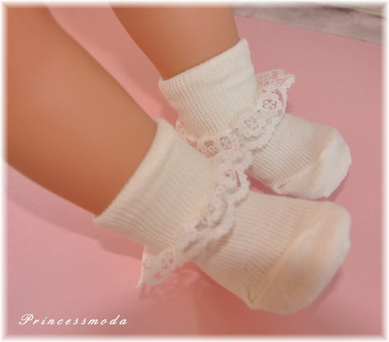 Nr. 2 Babysöckchen mit Spitze zur Taufe in CHAMPAGNER von Princess Moda