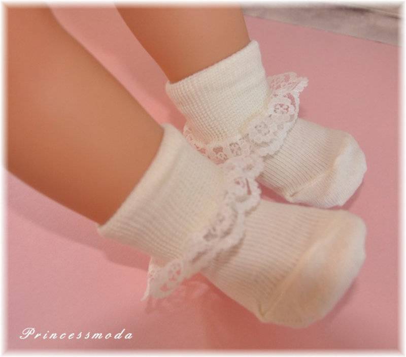 Nr. 2 Babysöckchen mit Spitze zur Taufe in CHAMPAGNER von Princess Moda