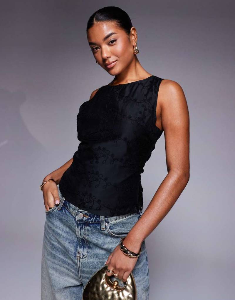 Princess Polly - Ärmelloses Tanktop in Schwarz mit Blumenmuster und Spitze von Princess Polly