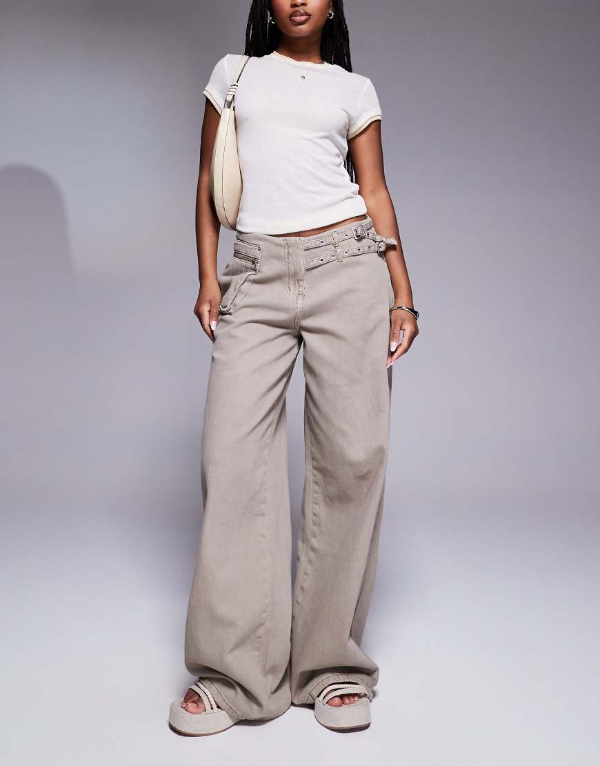 Princess Polly - Baggy-Jeans in verwaschenem Braun mit weitem Bein, Schnallendetails und Tasche von Princess Polly