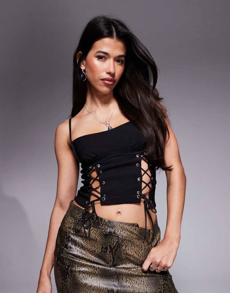 Princess Polly - Camisole-Top in Schwarz mit Ösen und Schnürung-Rot von Princess Polly