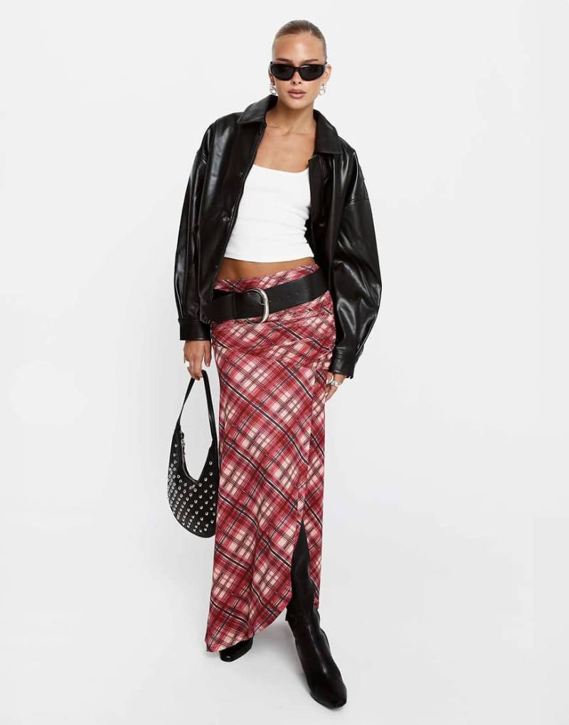 Princess Polly - Cooperi - Karierter Maxirock in Rot mit asymmetrischem Schlitz vorne und geraffter Taille von Princess Polly
