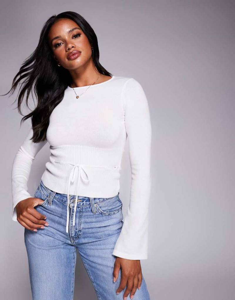 Princess Polly - Craving - Strukturierter Pullover in Weiß mit ausgestellten Ärmeln und Bindedetail an Taille von Princess Polly