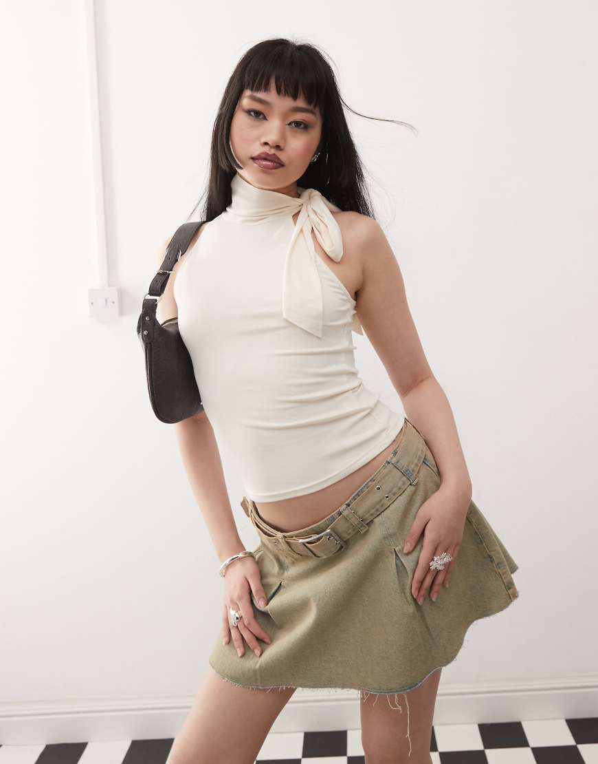 Princess Polly - Figurbetontes Oberteil in Cremeweiß mit gebundenem Neckholder von Princess Polly