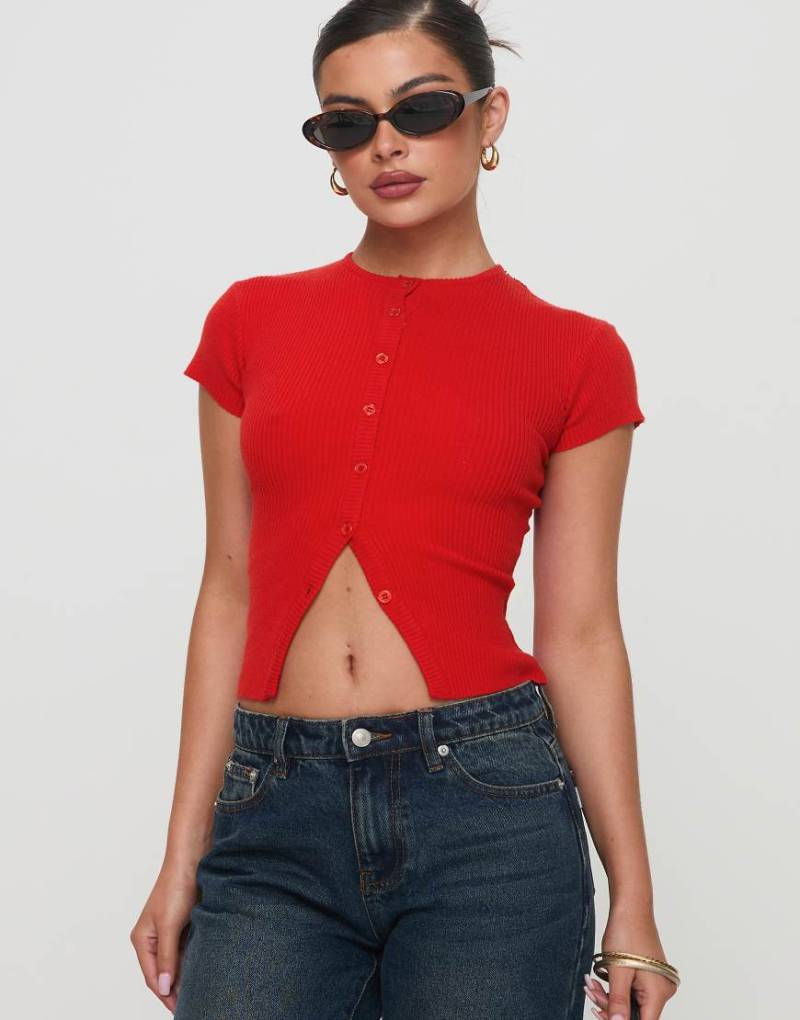 Princess Polly - Geripptes Strickoberteil in Rot mit durchgehender Knopfleiste von Princess Polly