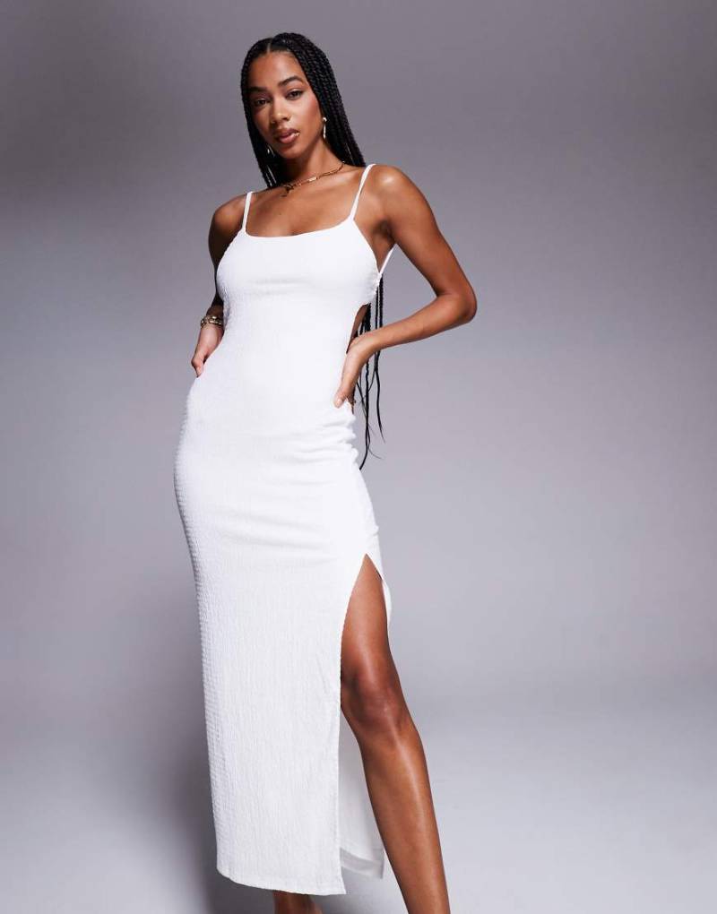 Princess Polly - Maxikleid in Weiß mit tiefem V-Ausschnitt und Rückenausschnitt mit überkreuzten Trägern von Princess Polly